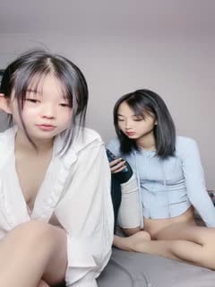 三个00后嫩妹妹！幸福老哥一挑三！超嫩美乳粉穴，双头龙女女互插，骑乘位一个个上，翘屁股求操第01集